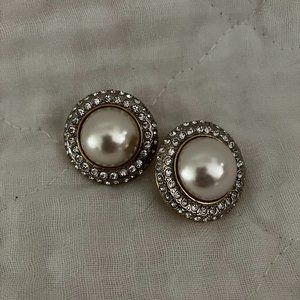 Vintage Fifth Ave.  faux cabochon pearl earrings